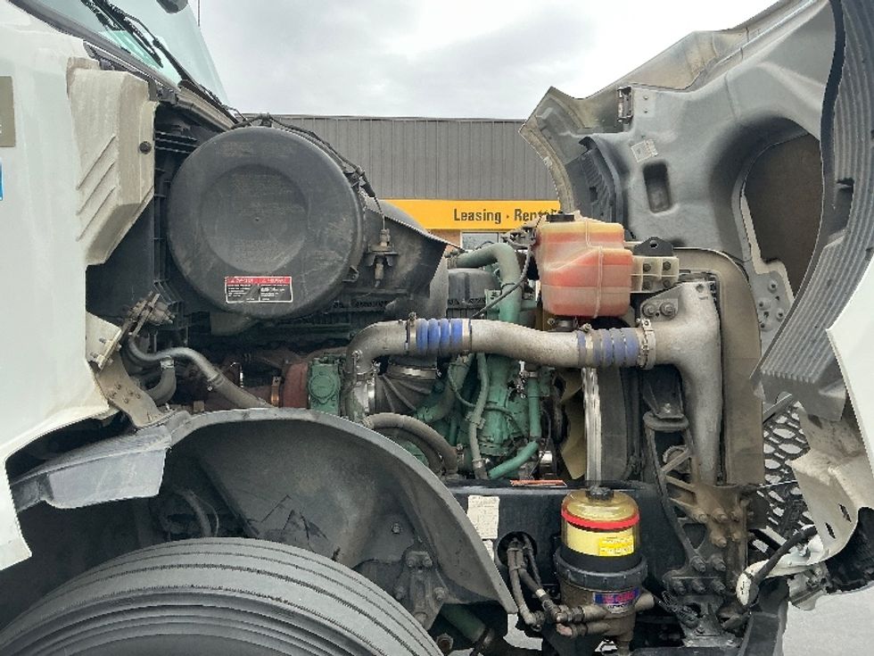 Sleeper Tractor-Heavy Duty Tractors-Volvo-2021-VNL64760-Sun Valley-CA-514,455\n\t\tmiles-$ 70,500 - Image 20
