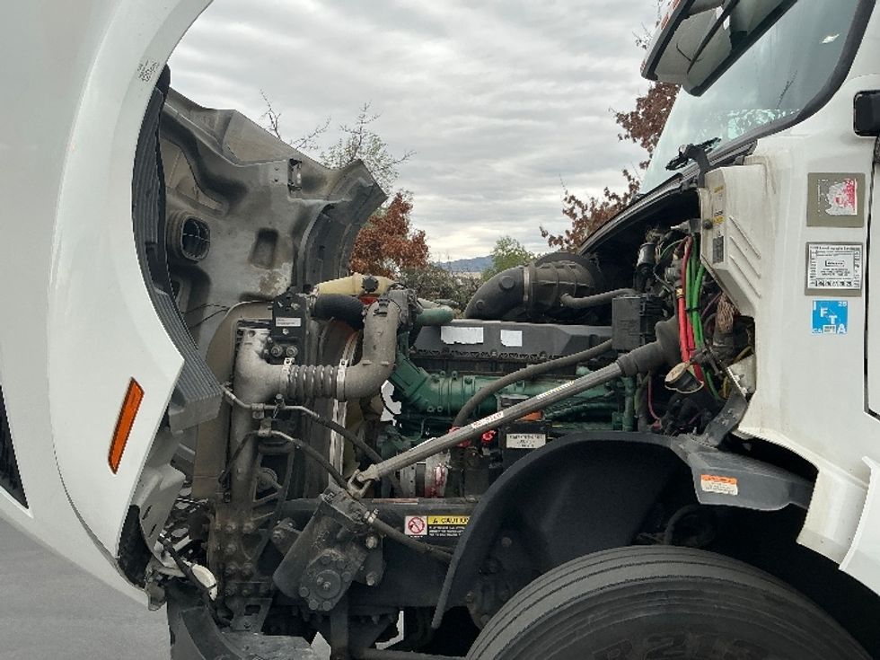 Sleeper Tractor-Heavy Duty Tractors-Volvo-2021-VNL64760-Sun Valley-CA-514,455\n\t\tmiles-$ 70,500 - Image 21