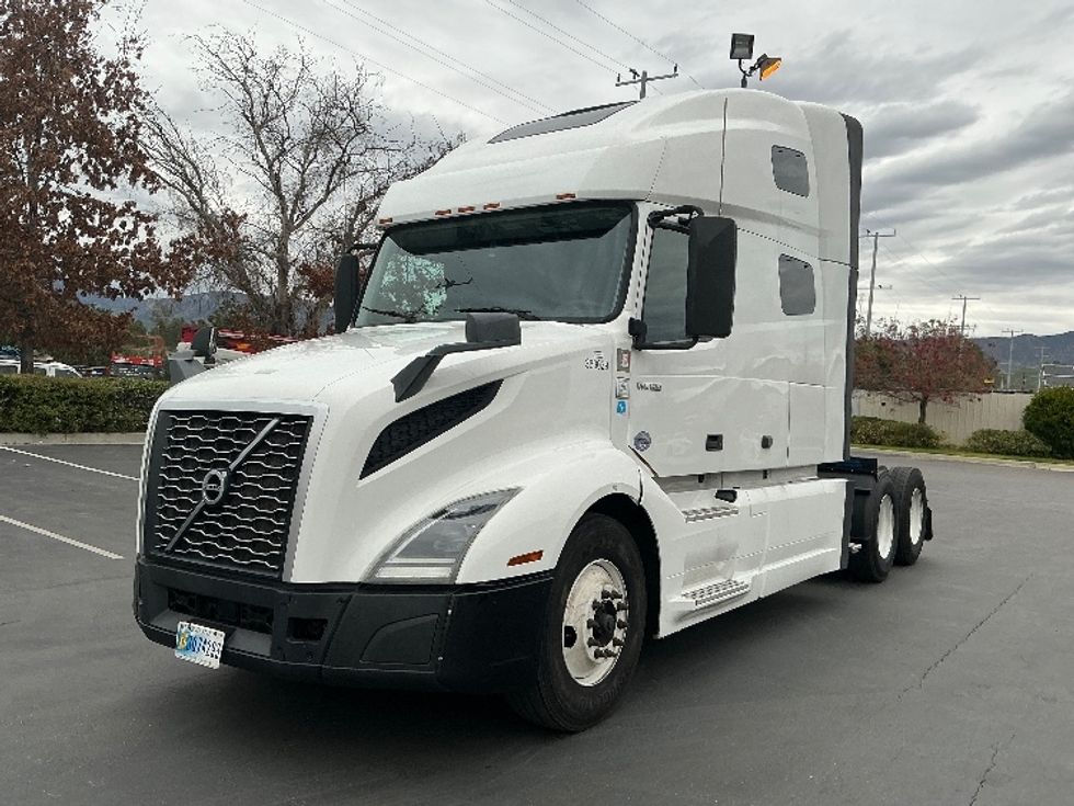 Sleeper Tractor-Heavy Duty Tractors-Volvo-2021-VNL64760-Sun Valley-CA-514,455\n\t\tmiles-$ 70,500 - Image 3