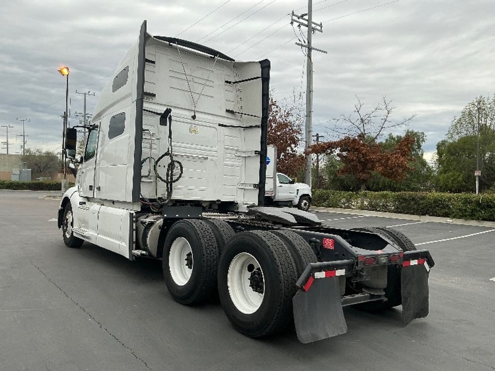 Sleeper Tractor-Heavy Duty Tractors-Volvo-2021-VNL64760-Sun Valley-CA-514,455\n\t\tmiles-$ 70,500 - Image 5