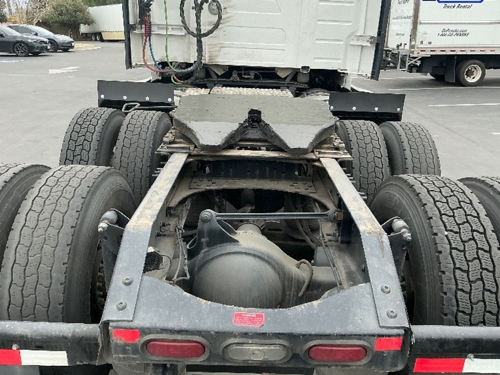 Sleeper Tractor-Heavy Duty Tractors-Volvo-2021-VNL64760-Sun Valley-CA-514,455\n\t\tmiles-$ 70,500 - Image 6
