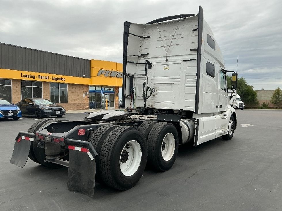 Sleeper Tractor-Heavy Duty Tractors-Volvo-2021-VNL64760-Sun Valley-CA-514,455\n\t\tmiles-$ 70,500 - Image 7