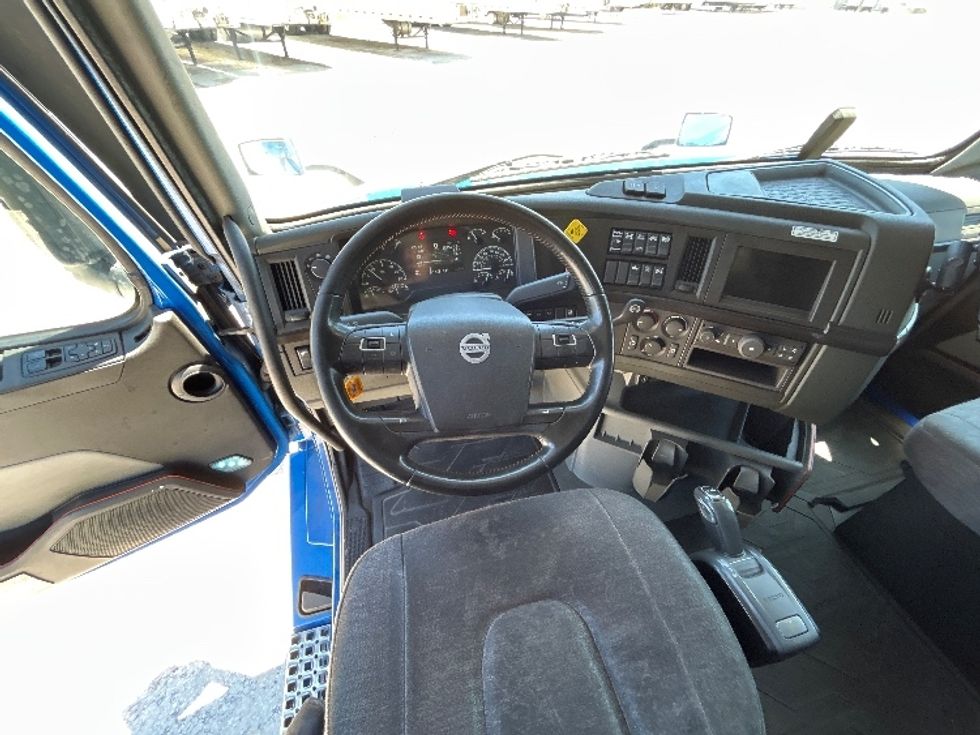Sleeper Tractor-Heavy Duty Tractors-Volvo-2021-VNL64760-Tampa-FL-527,949\n\t\tmiles-$ 64,250 - Image 11