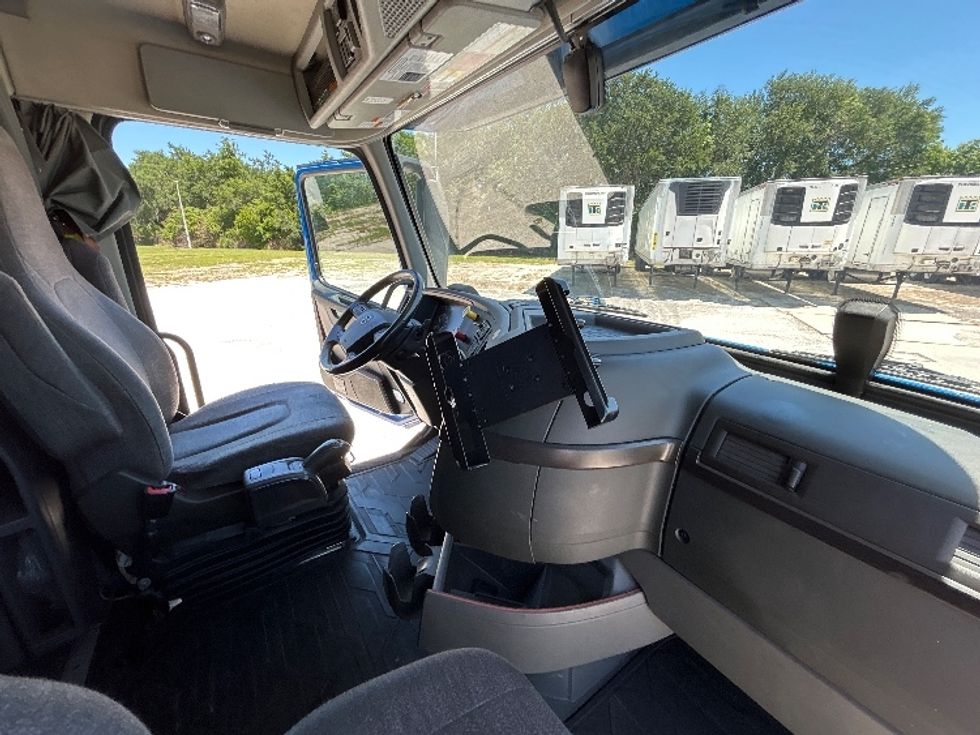 Sleeper Tractor-Heavy Duty Tractors-Volvo-2021-VNL64760-Tampa-FL-527,949\n\t\tmiles-$ 64,250 - Image 15