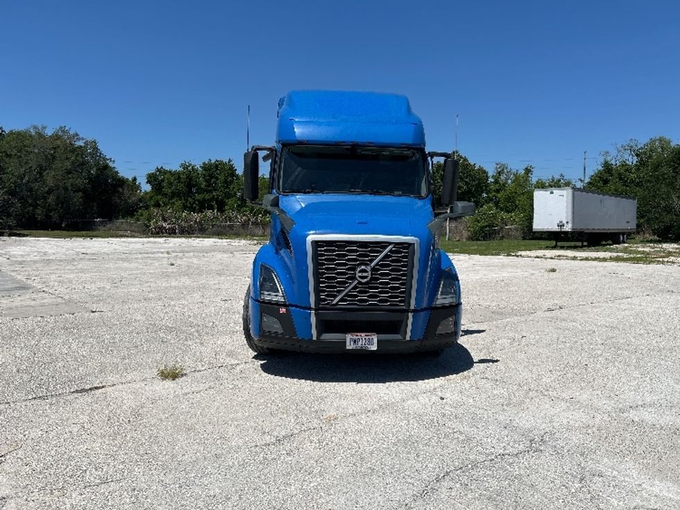 Sleeper Tractor-Heavy Duty Tractors-Volvo-2021-VNL64760-Tampa-FL-527,949\n\t\tmiles-$ 64,250 - Image 2