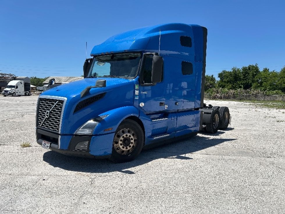 Sleeper Tractor-Heavy Duty Tractors-Volvo-2021-VNL64760-Tampa-FL-527,949\n\t\tmiles-$ 64,250 - Image 3