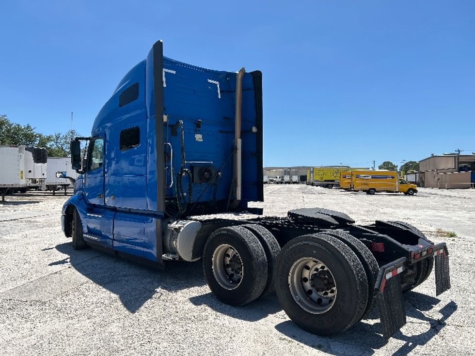 Sleeper Tractor-Heavy Duty Tractors-Volvo-2021-VNL64760-Tampa-FL-527,949\n\t\tmiles-$ 64,250 - Image 5