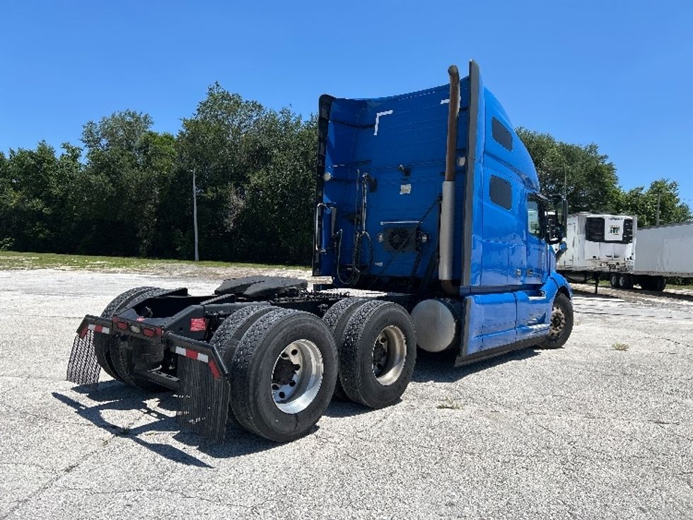 Sleeper Tractor-Heavy Duty Tractors-Volvo-2021-VNL64760-Tampa-FL-527,949\n\t\tmiles-$ 64,250 - Image 7
