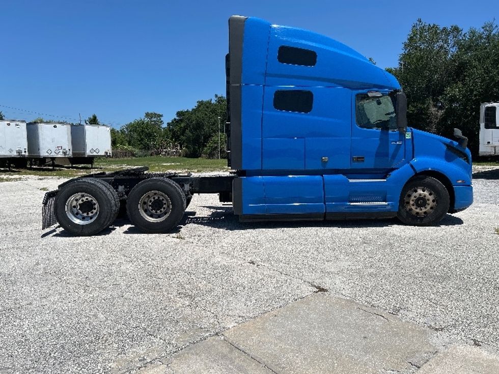 Sleeper Tractor-Heavy Duty Tractors-Volvo-2021-VNL64760-Tampa-FL-527,949\n\t\tmiles-$ 64,250 - Image 8