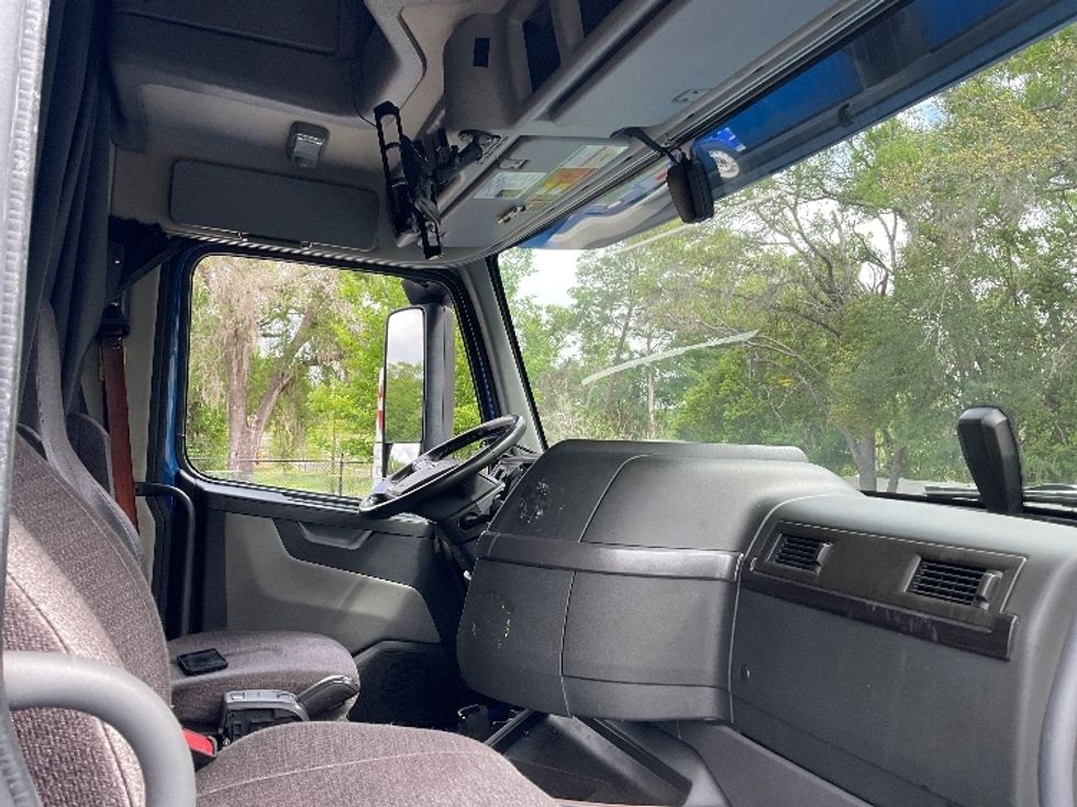 Sleeper Tractor-Heavy Duty Tractors-Volvo-2021-VNL64760-Tampa-FL-597,965\n\t\tmiles-$ 54,250 - Image 15