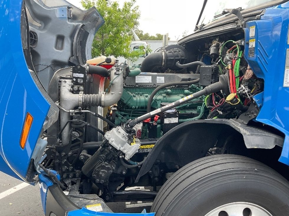 Sleeper Tractor-Heavy Duty Tractors-Volvo-2021-VNL64760-Tampa-FL-597,965\n\t\tmiles-$ 54,250 - Image 21