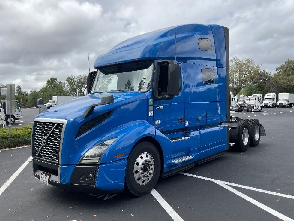 Sleeper Tractor-Heavy Duty Tractors-Volvo-2021-VNL64760-Tampa-FL-597,965\n\t\tmiles-$ 54,250 - Image 3