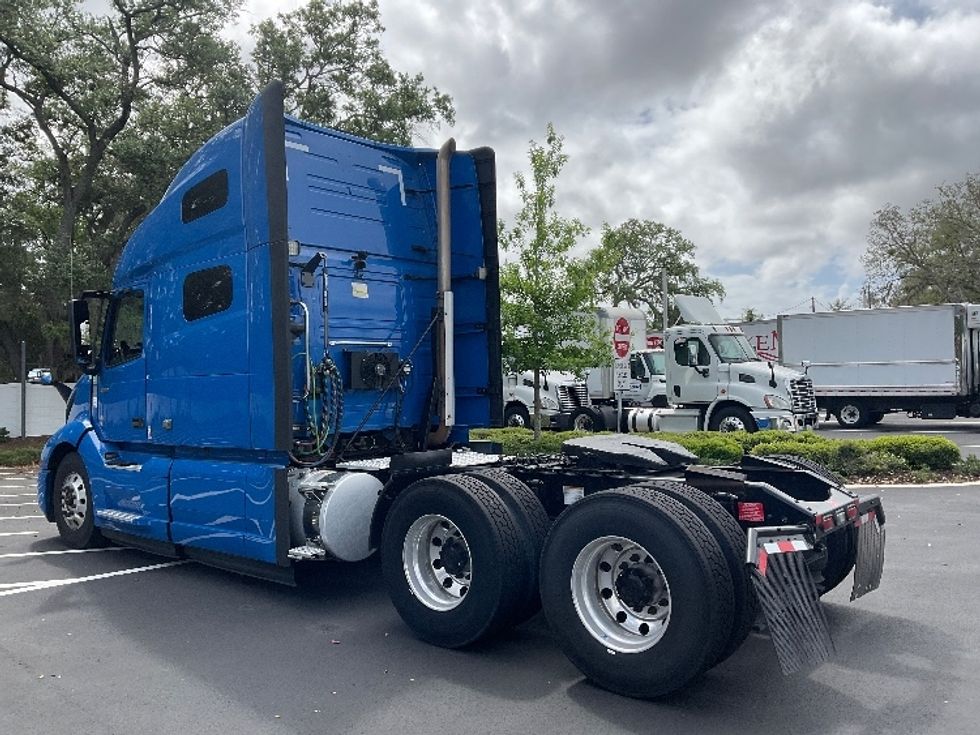 Sleeper Tractor-Heavy Duty Tractors-Volvo-2021-VNL64760-Tampa-FL-597,965\n\t\tmiles-$ 54,250 - Image 5