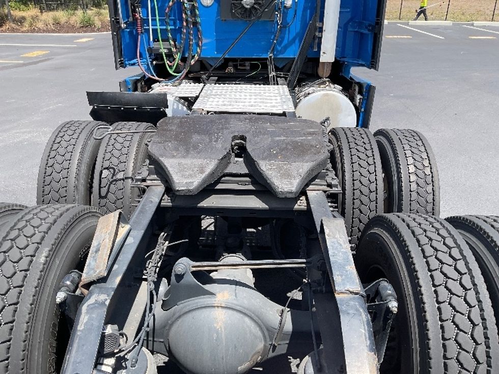 Sleeper Tractor-Heavy Duty Tractors-Volvo-2021-VNL64760-Tampa-FL-597,965\n\t\tmiles-$ 54,250 - Image 6