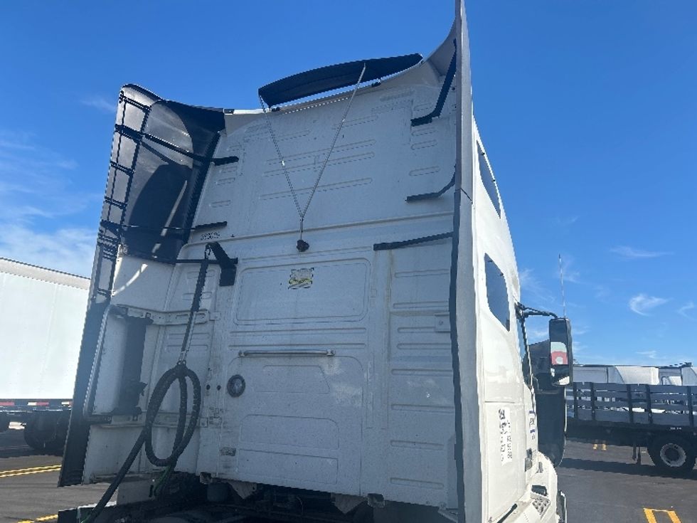 Sleeper Tractor-Heavy Duty Tractors-Volvo-2021-VNL64760-Torrance-CA-551,677\n\t\tmiles-$ 72,000 - Image 23