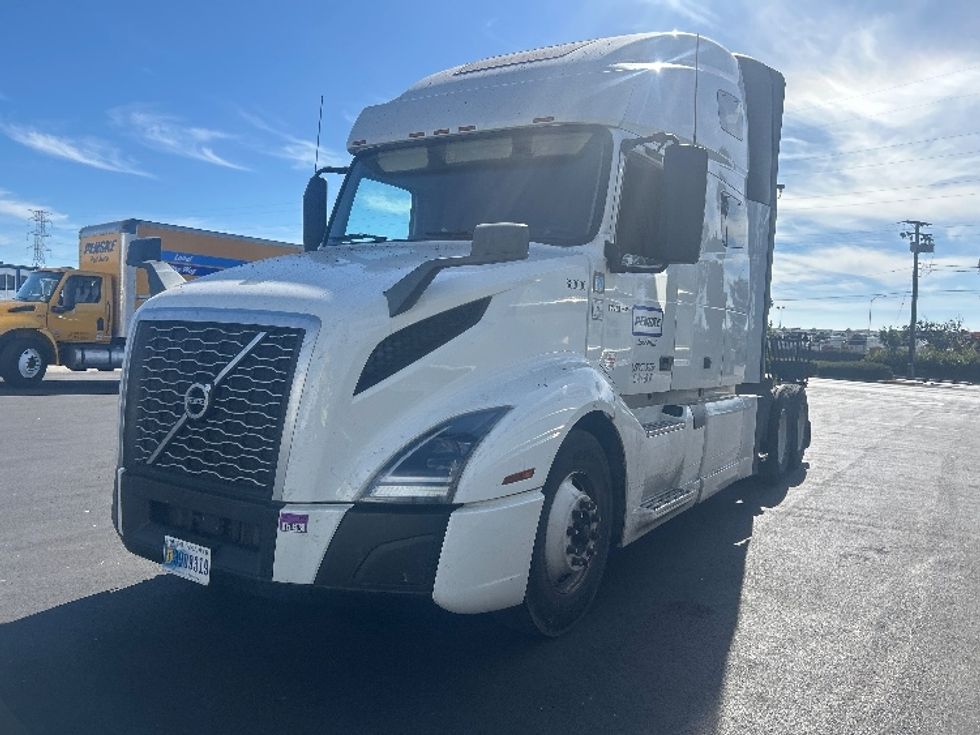 Sleeper Tractor-Heavy Duty Tractors-Volvo-2021-VNL64760-Torrance-CA-551,677\n\t\tmiles-$ 72,000 - Image 3