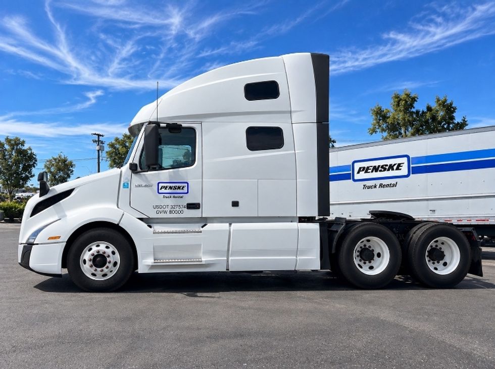 Sleeper Tractor-Heavy Duty Tractors-Volvo-2021-VNL64760-Torrance-CA-551,677\n\t\tmiles-$ 72,000 - Image 4