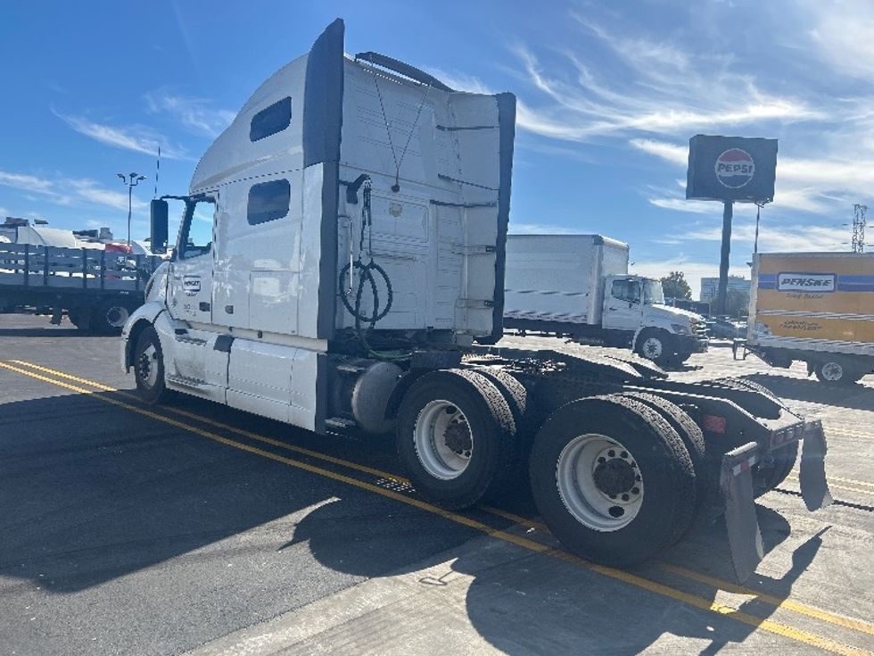 Sleeper Tractor-Heavy Duty Tractors-Volvo-2021-VNL64760-Torrance-CA-551,677\n\t\tmiles-$ 72,000 - Image 5