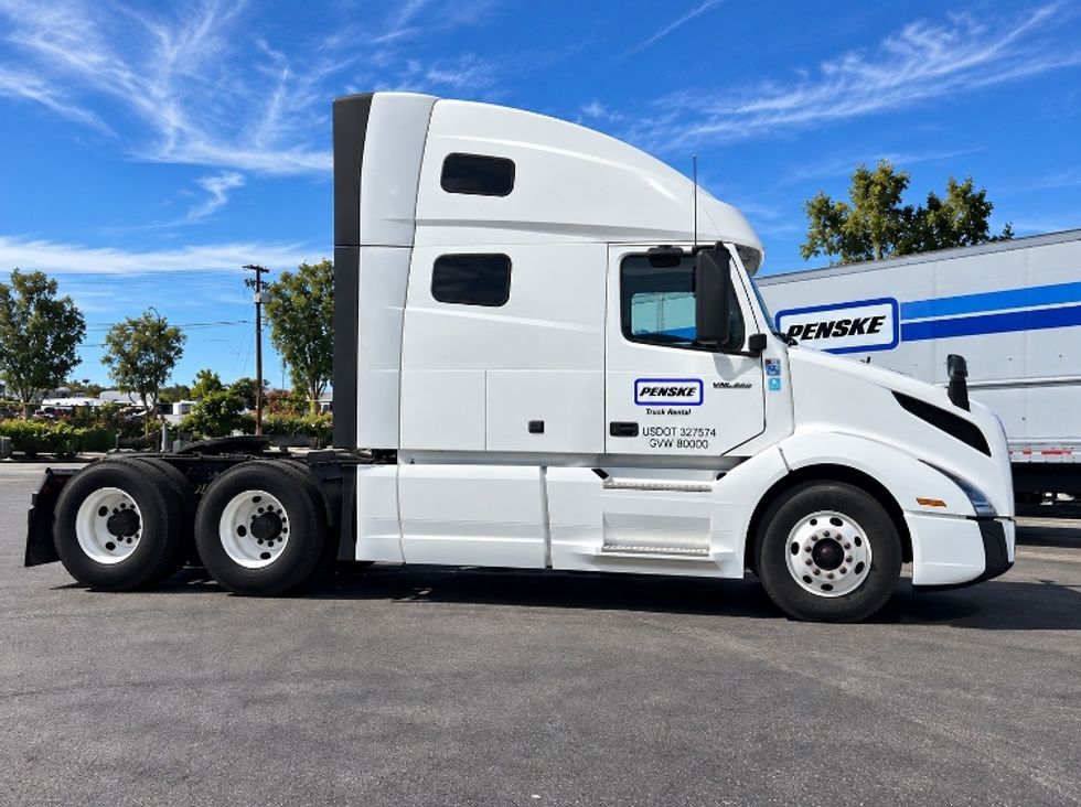 Sleeper Tractor-Heavy Duty Tractors-Volvo-2021-VNL64760-Torrance-CA-551,677\n\t\tmiles-$ 72,000 - Image 8
