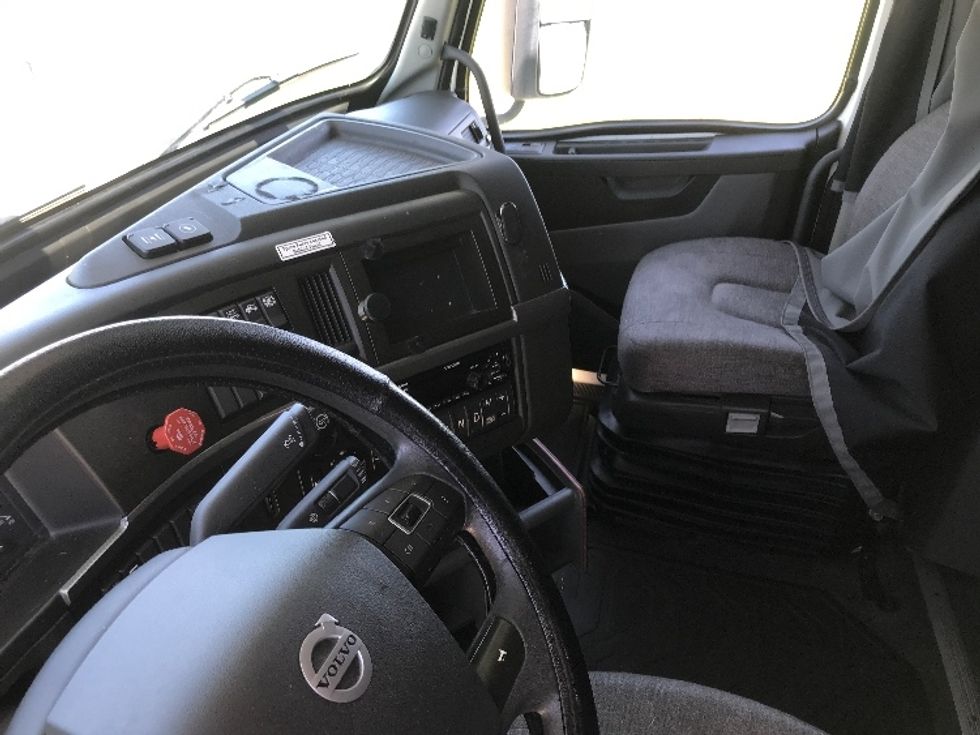 Sleeper Tractor-Heavy Duty Tractors-Volvo-2021-VNL64760-Wichita-KS-355,288\n\t\tmiles-$ 87,250 - Image 10