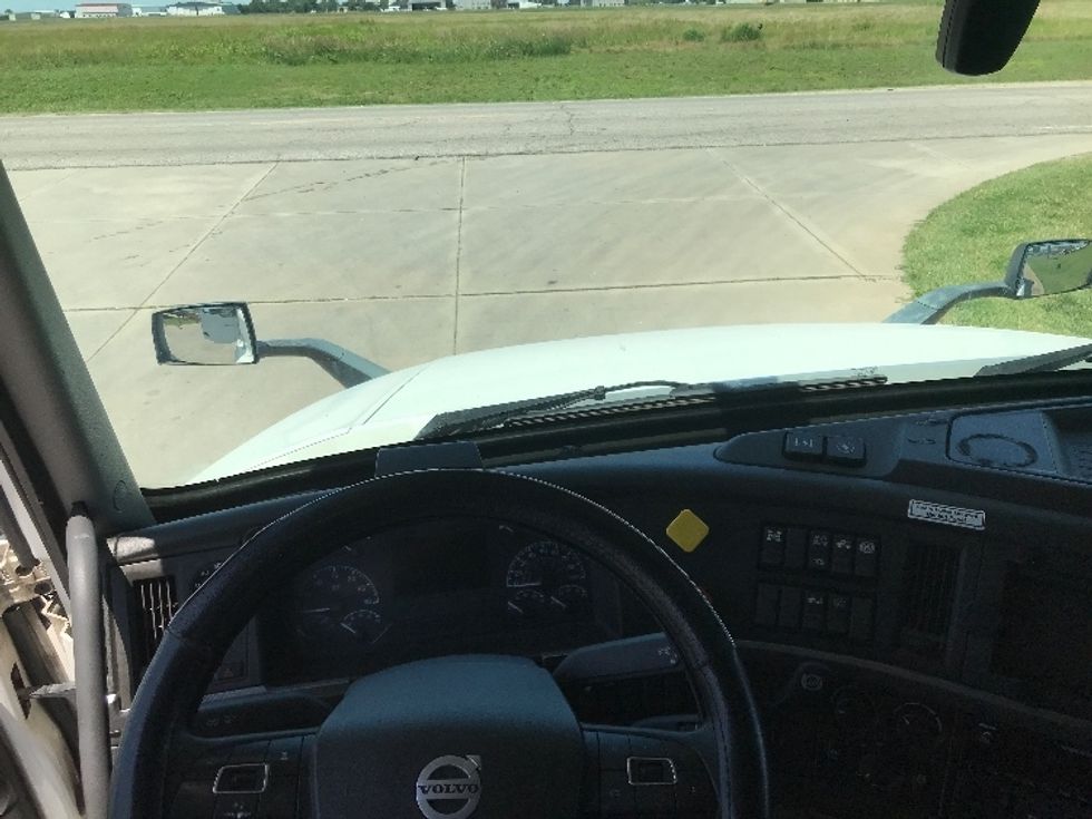 Sleeper Tractor-Heavy Duty Tractors-Volvo-2021-VNL64760-Wichita-KS-355,288\n\t\tmiles-$ 87,250 - Image 11