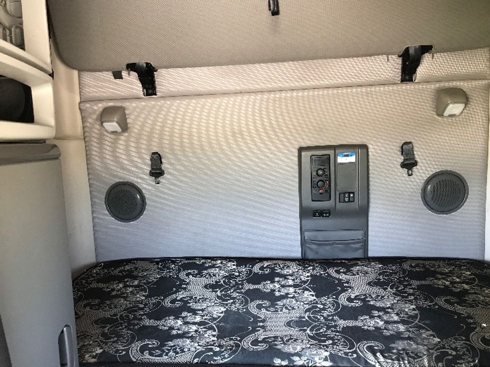 Sleeper Tractor-Heavy Duty Tractors-Volvo-2021-VNL64760-Wichita-KS-355,288\n\t\tmiles-$ 87,250 - Image 16