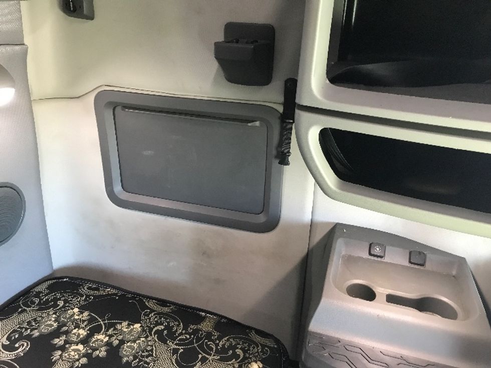 Sleeper Tractor-Heavy Duty Tractors-Volvo-2021-VNL64760-Wichita-KS-355,288\n\t\tmiles-$ 87,250 - Image 18