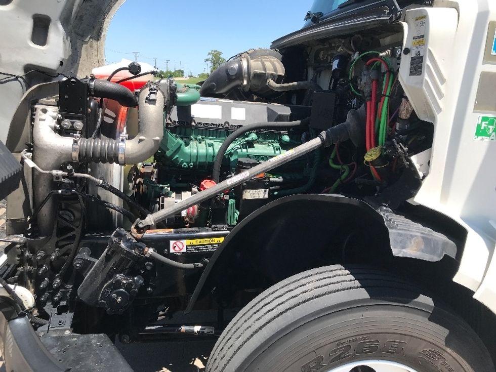 Sleeper Tractor-Heavy Duty Tractors-Volvo-2021-VNL64760-Wichita-KS-355,288\n\t\tmiles-$ 87,250 - Image 21