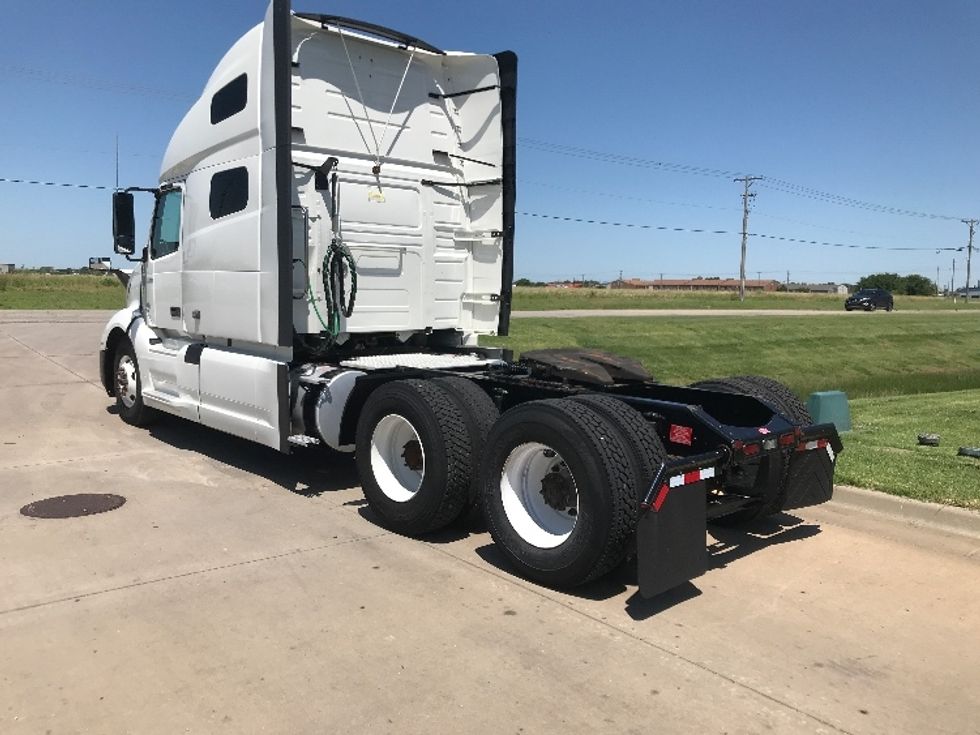 Sleeper Tractor-Heavy Duty Tractors-Volvo-2021-VNL64760-Wichita-KS-355,288\n\t\tmiles-$ 87,250 - Image 5