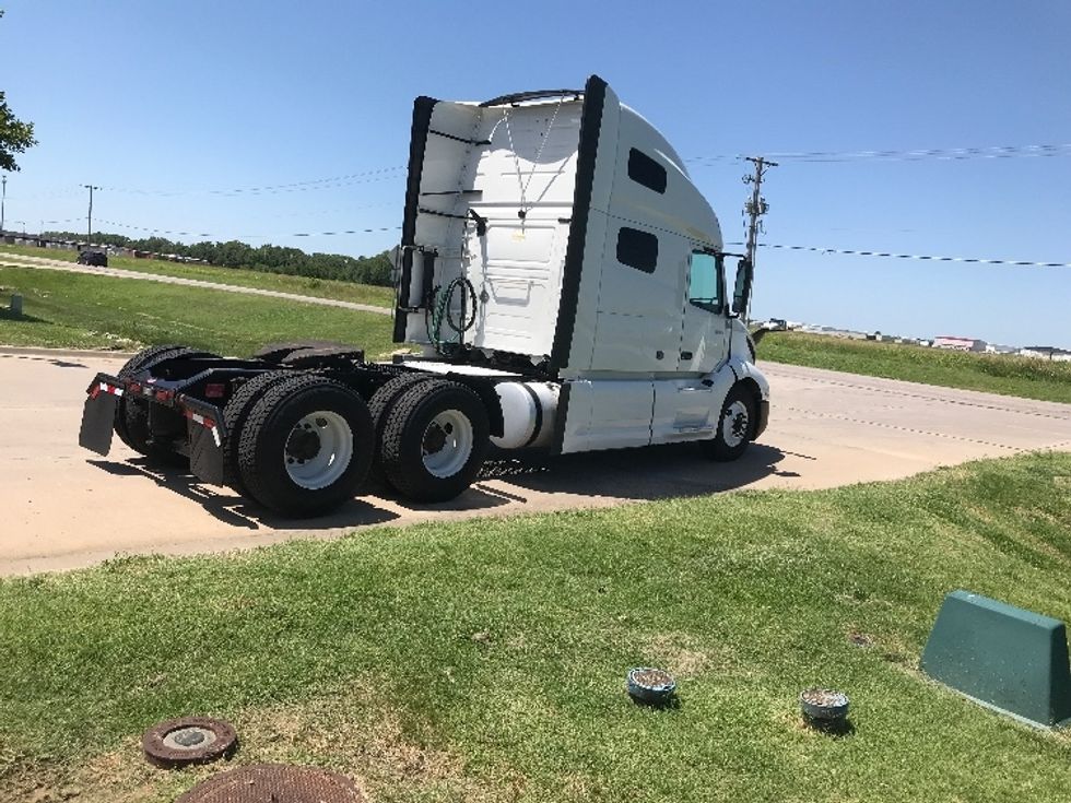 Sleeper Tractor-Heavy Duty Tractors-Volvo-2021-VNL64760-Wichita-KS-355,288\n\t\tmiles-$ 87,250 - Image 7
