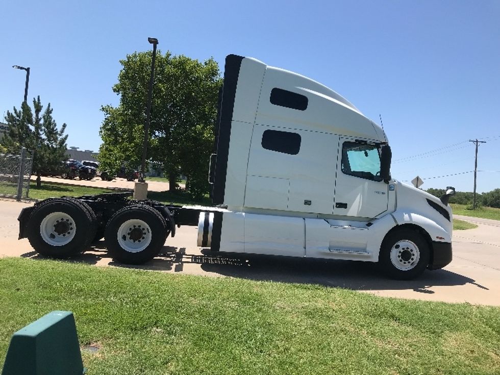Sleeper Tractor-Heavy Duty Tractors-Volvo-2021-VNL64760-Wichita-KS-355,288\n\t\tmiles-$ 87,250 - Image 8