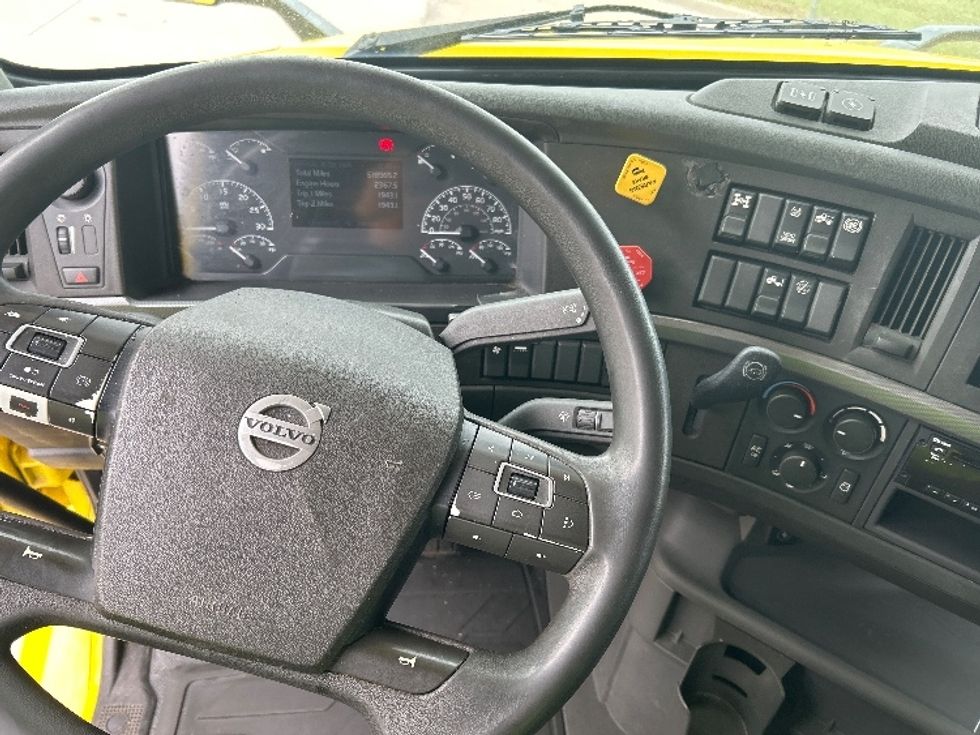 Sleeper Tractor-Heavy Duty Tractors-Volvo-2021-VNL64760-Wichita-KS-518,966\n\t\tmiles-$ 65,250 - Image 11