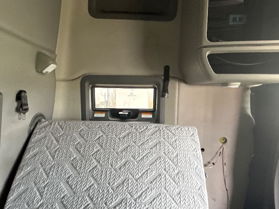 Sleeper Tractor-Heavy Duty Tractors-Volvo-2021-VNL64760-Wichita-KS-518,966\n\t\tmiles-$ 65,250 - Image 18