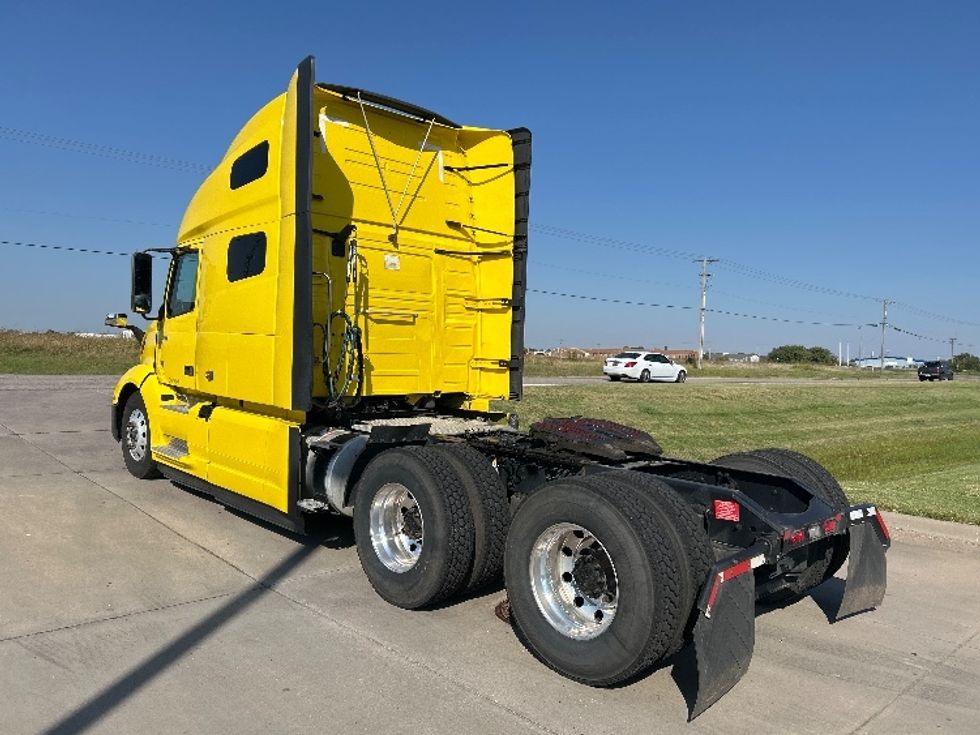 Sleeper Tractor-Heavy Duty Tractors-Volvo-2021-VNL64760-Wichita-KS-518,966\n\t\tmiles-$ 65,250 - Image 5