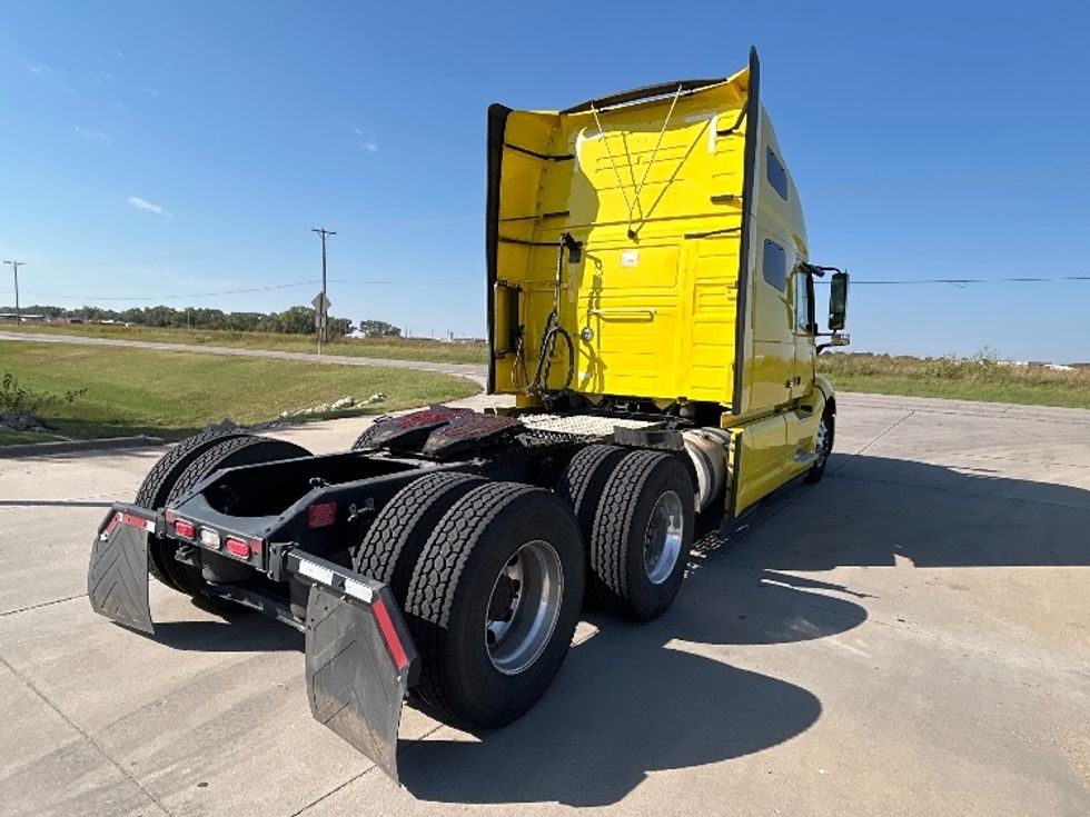 Sleeper Tractor-Heavy Duty Tractors-Volvo-2021-VNL64760-Wichita-KS-518,966\n\t\tmiles-$ 65,250 - Image 7