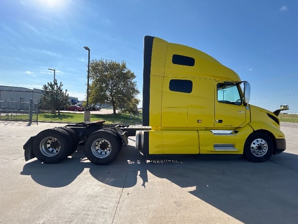 Sleeper Tractor-Heavy Duty Tractors-Volvo-2021-VNL64760-Wichita-KS-518,966\n\t\tmiles-$ 65,250 - Image 8