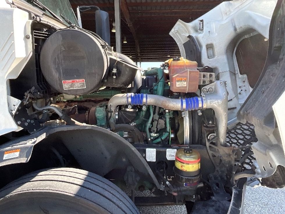 Sleeper Tractor-Heavy Duty Tractors-Volvo-2021-VNL64760-Winter Haven-FL-390,201\n\t\tmiles-$ 77,750 - Image 20