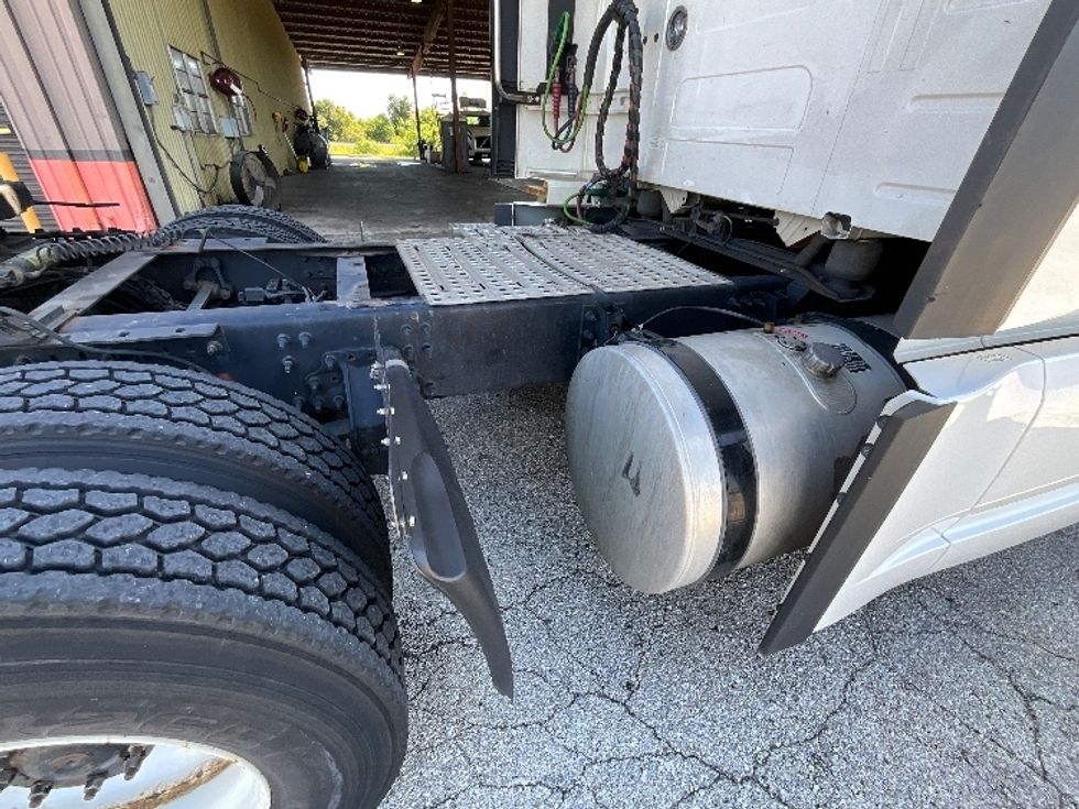 Sleeper Tractor-Heavy Duty Tractors-Volvo-2021-VNL64760-Winter Haven-FL-390,201\n\t\tmiles-$ 77,750 - Image 22