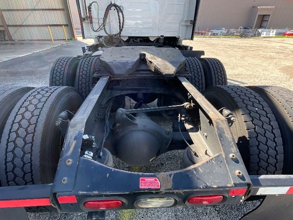 Sleeper Tractor-Heavy Duty Tractors-Volvo-2021-VNL64760-Winter Haven-FL-390,201\n\t\tmiles-$ 77,750 - Image 6