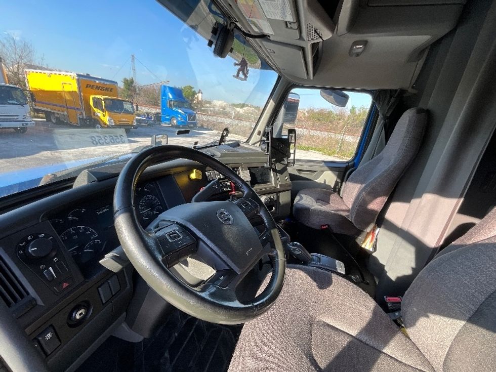 Sleeper Tractor-Heavy Duty Tractors-Volvo-2021-VNL64760-Winter Haven-FL-505,876\n\t\tmiles-$ 69,250 - Image 10