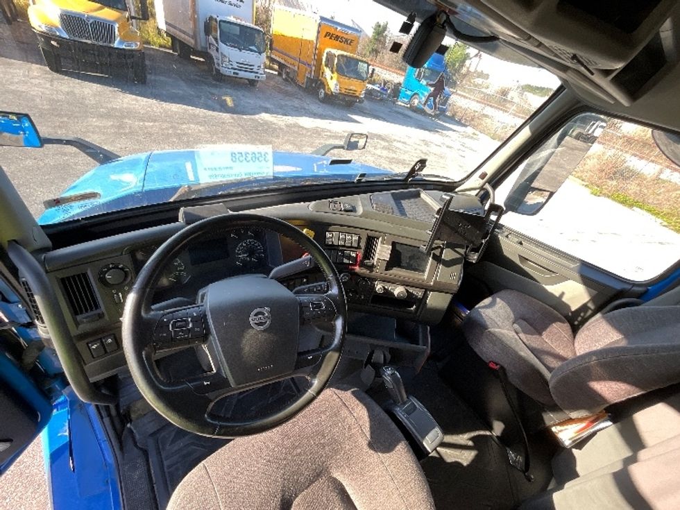 Sleeper Tractor-Heavy Duty Tractors-Volvo-2021-VNL64760-Winter Haven-FL-505,876\n\t\tmiles-$ 69,250 - Image 11
