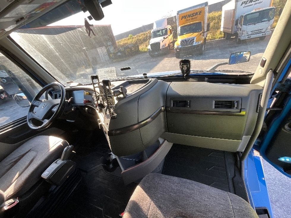 Sleeper Tractor-Heavy Duty Tractors-Volvo-2021-VNL64760-Winter Haven-FL-505,876\n\t\tmiles-$ 69,250 - Image 14