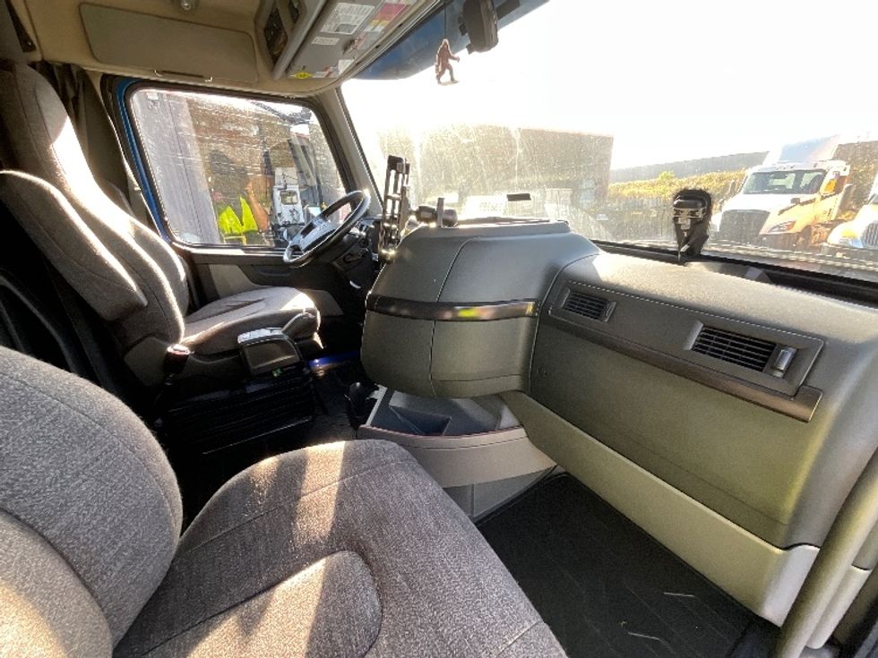 Sleeper Tractor-Heavy Duty Tractors-Volvo-2021-VNL64760-Winter Haven-FL-505,876\n\t\tmiles-$ 69,250 - Image 15