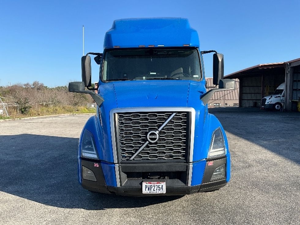 Sleeper Tractor-Heavy Duty Tractors-Volvo-2021-VNL64760-Winter Haven-FL-505,876\n\t\tmiles-$ 69,250 - Image 2