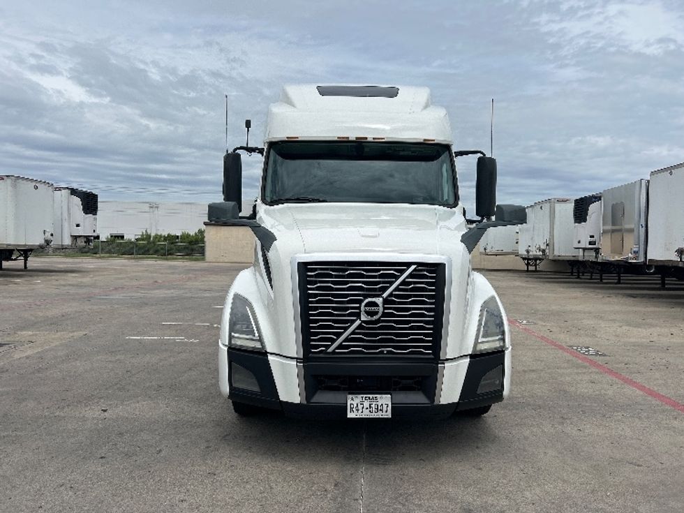 Sleeper Tractor-Heavy Duty Tractors-Volvo-2021-VNL64860-Carrollton-TX-826,710\n\t\tmiles-$ 45,000 - Image 2
