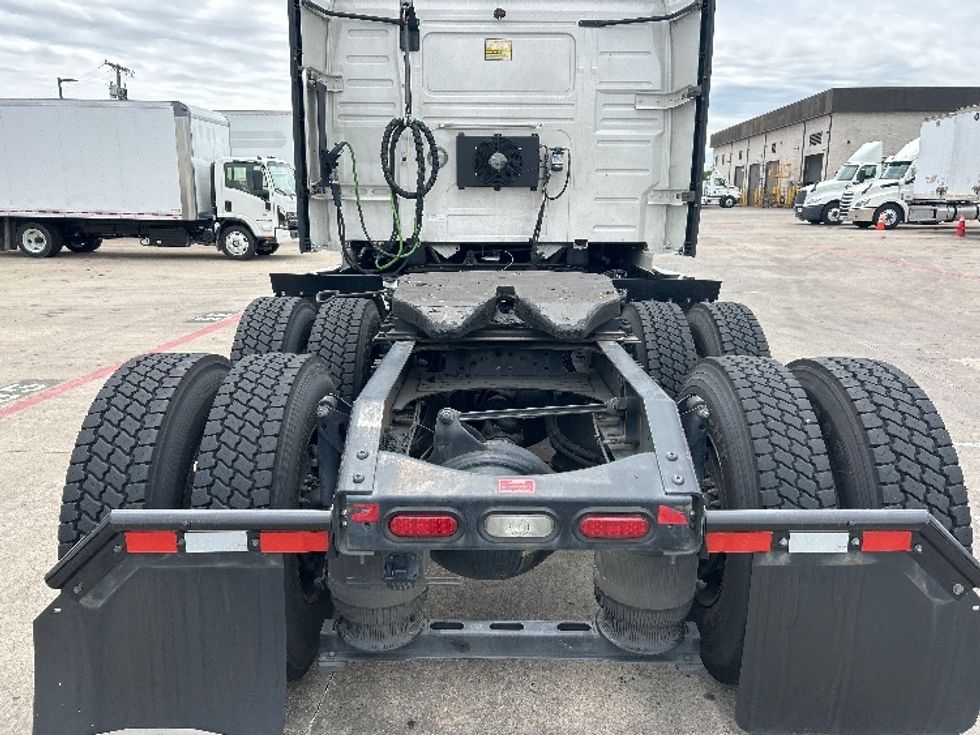 Sleeper Tractor-Heavy Duty Tractors-Volvo-2021-VNL64860-Carrollton-TX-826,710\n\t\tmiles-$ 45,000 - Image 6
