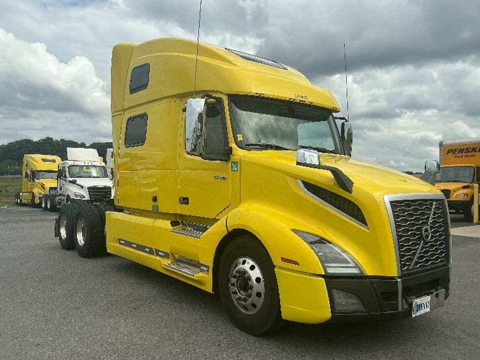 Sleeper Tractor-Heavy Duty Tractors-Volvo-2021-VNL64860-Duncansville-PA-643,544\n\t\tmiles-$ 60,000 - Image 1