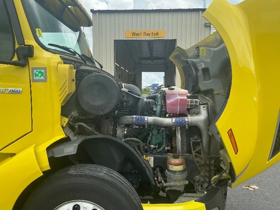Sleeper Tractor-Heavy Duty Tractors-Volvo-2021-VNL64860-Duncansville-PA-643,544\n\t\tmiles-$ 60,000 - Image 19