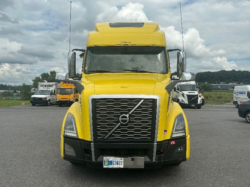 Sleeper Tractor-Heavy Duty Tractors-Volvo-2021-VNL64860-Duncansville-PA-643,544\n\t\tmiles-$ 60,000 - Image 2