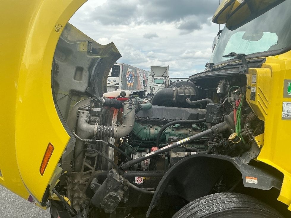Sleeper Tractor-Heavy Duty Tractors-Volvo-2021-VNL64860-Duncansville-PA-643,544\n\t\tmiles-$ 60,000 - Image 20